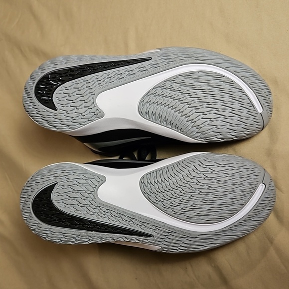 Nike FUTURECRT Youth Court Shoes  Size: 3 1/2 NWOT - Picture 7 of 13